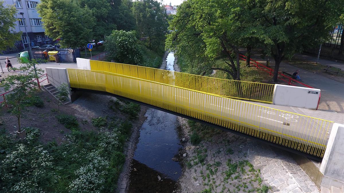 Makuchova_lavka.jpg
