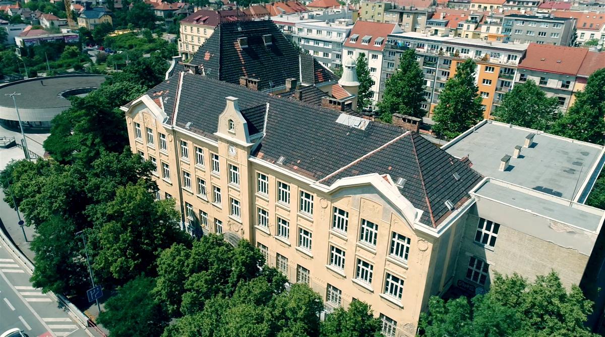 skola_v_olsinach.jpg